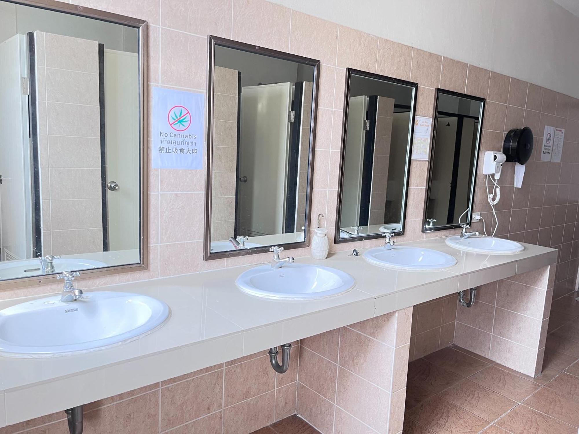 Lub Sbuy Hostel Phuket Luaran gambar
